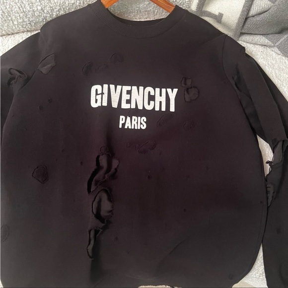 Givenchy sweatshirt. - Picture 9 of 17